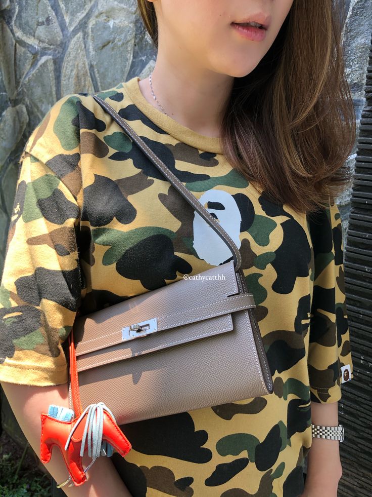 Ootd-Bape Tshisrt , Kelly wallet as a bag with hermès belt Kelly To Go Wallet, Hermes Kelly To Go, Kelly To Go, Hermes Crossbody Bag, Kelly Wallet, Hermes Belt, Luxe Life, A Bag, Kate Spade Crossbody