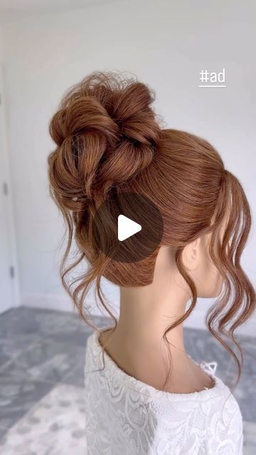 Hairdo Updo Messy, Hair Updos Easy Videos, Hairstyle Updo Tutorial, Messy Hairdos For Medium Hair, Updo Hair Videos, Easy Formal Buns For Long Hair, Hair Up Do Tutorial Videos, Hair Styles For Bun, Bride Hairstyles Updo Tutorial