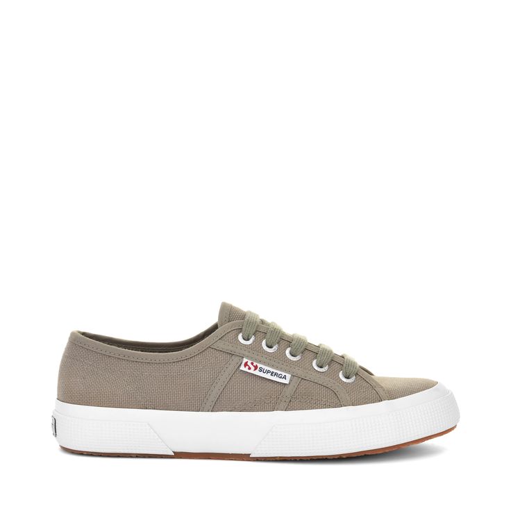 Vintage Lace-up Sneakers With Cushioned Footbed, Classic High-top Sneakers With Laces, Classic High-top Sneakers With Vulcanized Sole, Classic Sneakers With Vulcanized Sole And Round Toe, Classic Low-top Canvas Shoes With Rubber Sole, Classic High-top Canvas Shoes With Gum Sole, Classic Sneakers With Gum Sole For Spring, Classic Canvas Shoes With Contrast Sole And Round Toe, Classic Lace-up Canvas Shoes With Gum Sole