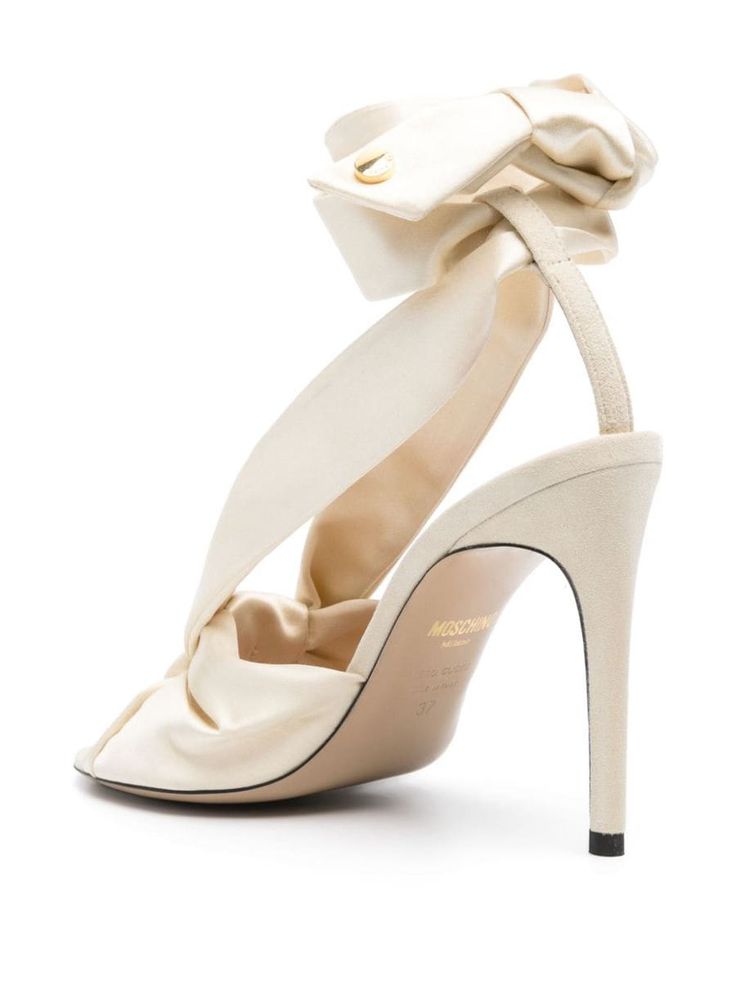 ivory white calf suede almond open toe knot detailing branded leather insole leather sole 105mm high stiletto heel gold-tone logo plaque tie-fastening ankle strapGender: WomenMaterial: OUTER FABRIC 100% ; LINING FABRIC 100% ; SOLE LEATHER 100%Color: BeigeMade in: ITProduct ID: MA1641AC0I M42 12A*Import tax/duty will be calculated at checkout (If applicable) Luxury Cream Sandals With Sculpted Heel, Designer Open Toe Heels With Bow, Designer Open Heel Heels With Bow, Cream Open Toe Heels With Bow, Luxury Leather Sandals With Bow, Luxury Ankle Tie Sandals For Formal Occasions, Luxury Cream Open Toe Heels, Luxury Leather Ankle Tie Heels, Luxury Leather Heels With Ankle Tie