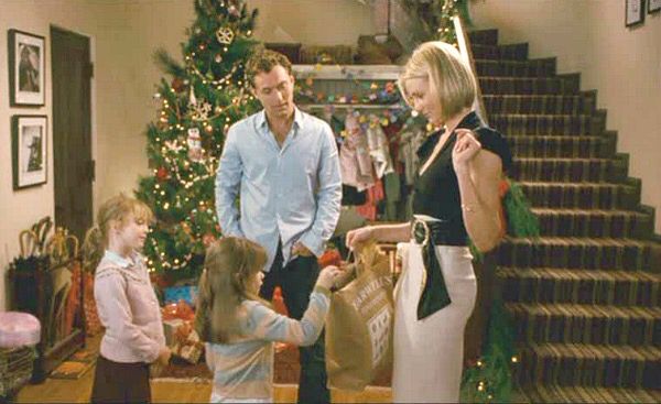 The Holiday - Amanda & Graham with Sophie & Olivia The Holiday Grahams House, The Holiday Aesthetic Movie, Graham The Holiday, The Holiday Amanda, The Holiday Movie Aesthetic, The Holiday Aesthetic, The Holiday Movie, Rosehill Cottage, Nancy Meyers Movies