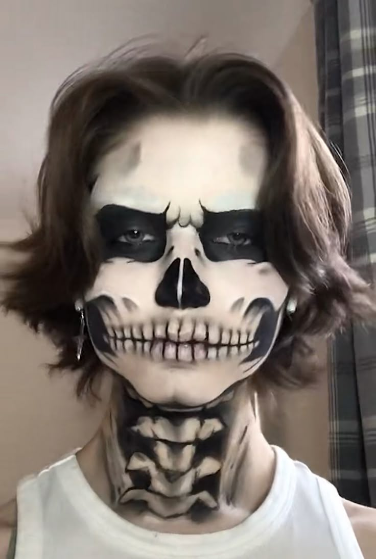 Halloween Costumes Face Paint, Make Up Costume, Skeleton Face Paint, Cool Makeup Ideas, Halloween Ideias, Skeleton Pirate, Spooky Makeup, Makeup 2022, Makeup Brush Uses