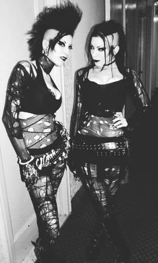 Goth Rock Aesthetic, Deathrocker Goth, 90s Goth Aesthetic, 2000s Goth Fashion, Trad Goth Fashion, Trad Goth Outfits, Deathrock Fashion, Goth Outfit Inspo