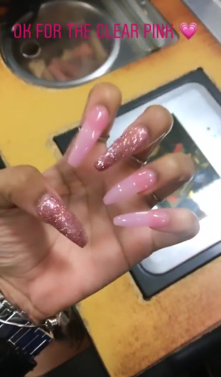 Mani Nails, Nail Aesthetic, Poppin Nails, Nail Pics, Pedi Ideas, Fab Nails, Pink Glitter Nails, Lovely Nails, Trendy Nail