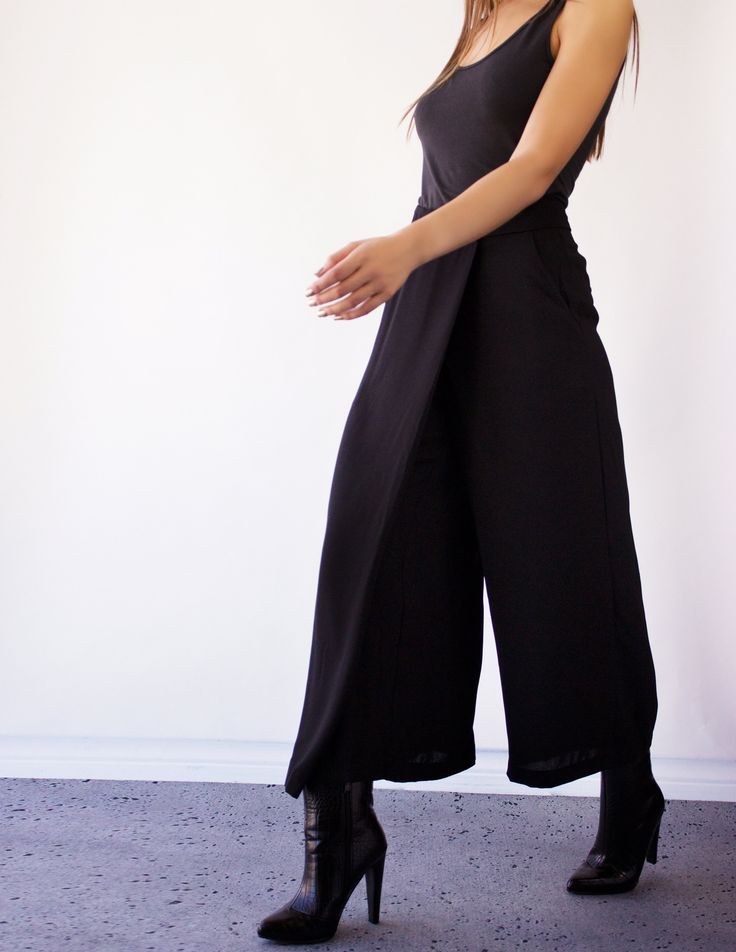 Our HOKU pants have a cropped ankle wide leg fit with a mock half wrap around the front giving it an asymmetrical flare and extra modern fit, it also has 2 side pockets and 2 back pockets. Runs true to size. Has no stretch. S= 0-4; M= 6-8; L= 10 Model is 5'6 wearing size S. CARE This is a cruelty free piece made carefully and ethically for Blue District, preserve its life by reading and following the tag guidelines. Tip: When in doubt, air dry your garment! It helps the planet and it'll stay in Chic Asymmetrical Hem Bottoms For Work, Casual Pants With Asymmetrical Hem For Work, Casual Workwear Pants With Asymmetrical Hem, Spring Bottoms With Belt Loops And Asymmetrical Hem, Chic Straight Leg Culottes With Pockets, Chic Straight Culottes With Pockets, Versatile Workwear Bottoms With Asymmetrical Hem, Casual Asymmetrical Work Pants, Chic Bottoms With Belt Loops And Asymmetrical Hem