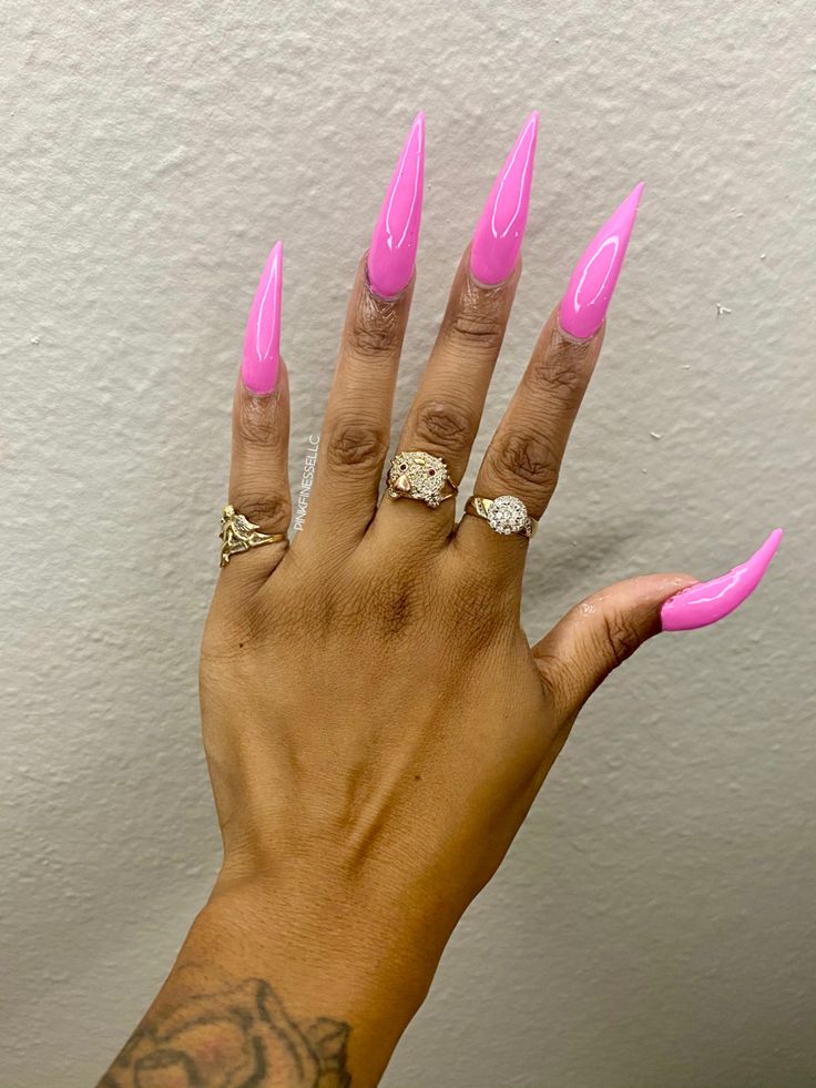 Pink Stellio Nails, Light Pink Stiletto Nails, Curved Stiletto Nails, Stilleto Nails Long, Stiletto Nails Pink, Pixie Nails, Xoxo Nails, Gold Stiletto Nails, Pink Stiletto Nails