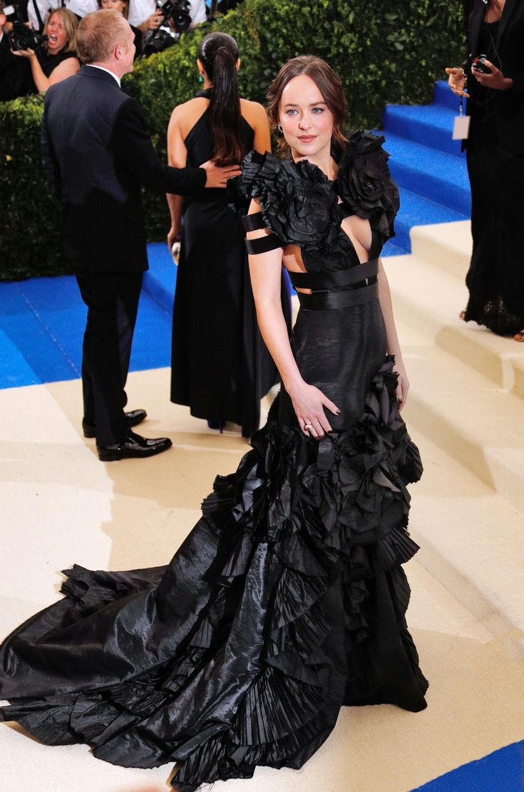 Gala Black Dress, Most Iconic Dresses, Gucci Gown, Versace Gown, Edgy Dress, Met Gala Dresses, Gala Dress, Simple Gowns, The Met Gala