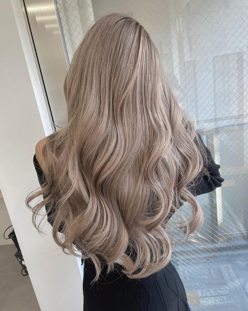 Creme Hair Color, Light Ashy Blonde Hair, Blonde Ash Hair, Shades Of Blonde Hair, Beige Hair Color, Beige Blonde Hair Color, Beige Blonde Hair, Mushroom Hair, Beige Hair