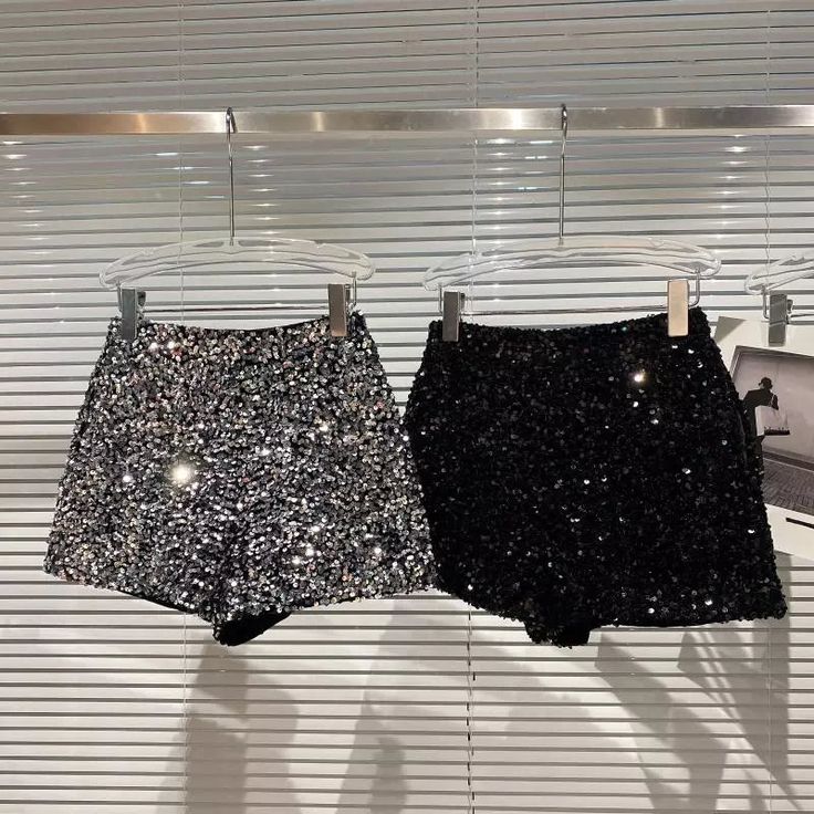 SIZE CM S:Length 31CM Waist 66-70CM Hip88-92 Bottom 60 M:Length 32CM Waist 70-74CM Hip90-96 Bottom 61 L:Length 33CM Waist 72-76CM Hip94-100 Bottom 62 X L:Length 33CM Waist 76-85CM Hip96-102 Bottom 63 Attention: 1. Please allow 1-3 cm different due to manual measurement (1 cm=0.39 inch ). 2. Hand wash only Weight about 260 gram Black Velvet Shorts, Sparkly Shorts, Short Noir, Party Pants, Velvet Shorts, Zipper Shorts, Sequin Shorts, Shorts Women, Straight Leg Pants