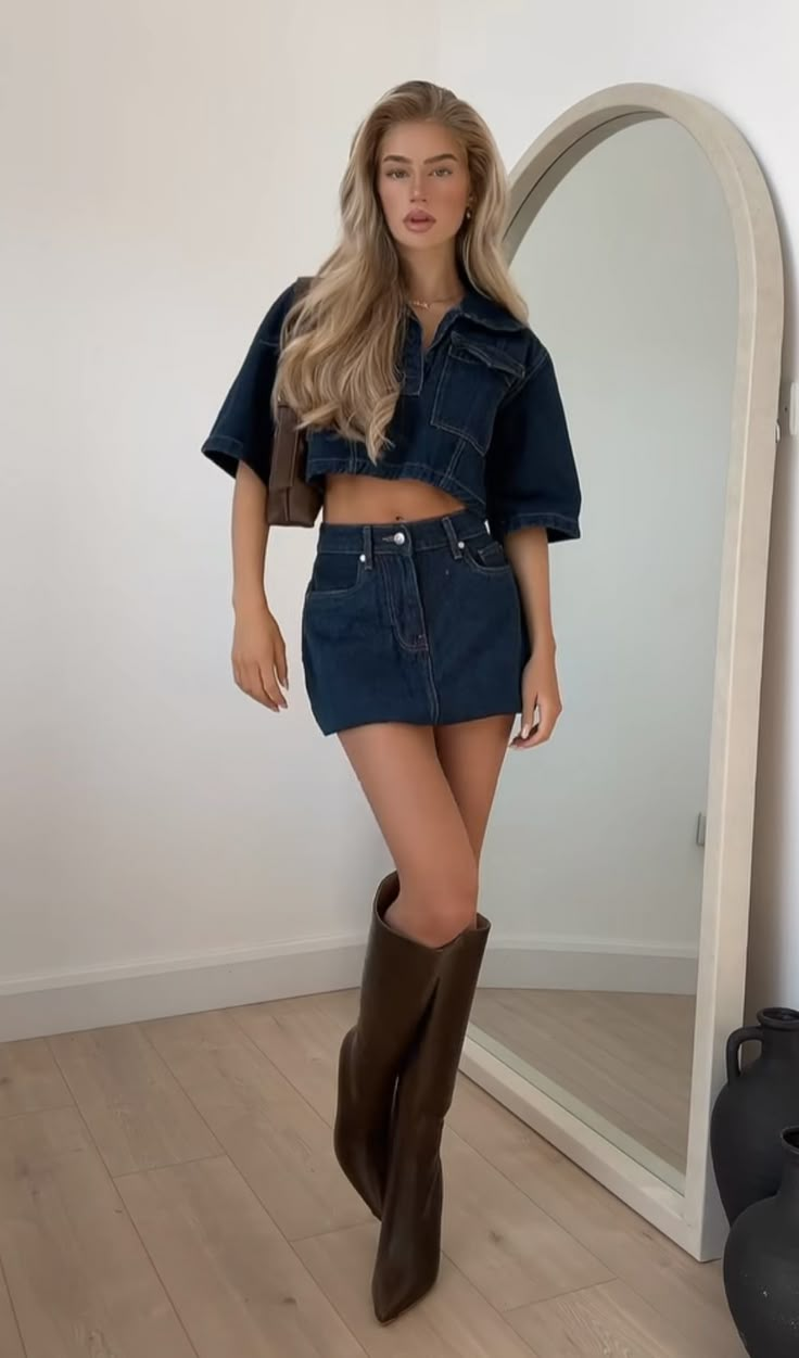 Denim Skirt Autumn Outfit, Denim Skirt And Tights Outfit, Denim Mini Skirt Outfit Fall, Denim Mini Skirt Outfit Winter, Denim Skirt With Boots, Darty Szn Outfits, Denim Party Outfit, Denim Mini Skirt Outfit, Skirt Outfit Fall