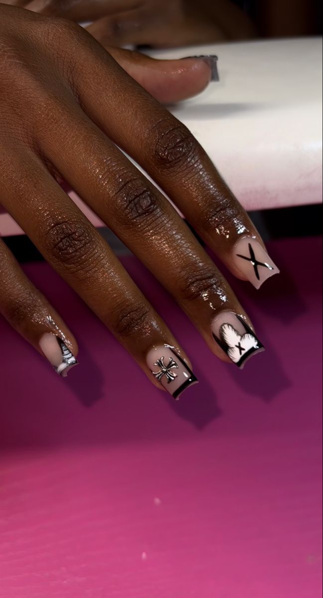 Boujee Nails Short, Chrome Nail Set, White Short Nails, Bad And Boujee Nails, Boujee Nails, Fye Nails, Silver Nail Designs, Holloween Nails, Chrome Nail