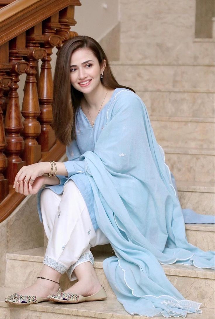 Sana Javed, Pakistani Fashion Casual, Casual Indian Fashion, Pakistani Dresses Casual, Pakistani Fashion Party Wear, Diy Vetement, Salwar Kamiz, Trendy Dress Outfits, Kurta Designs Women