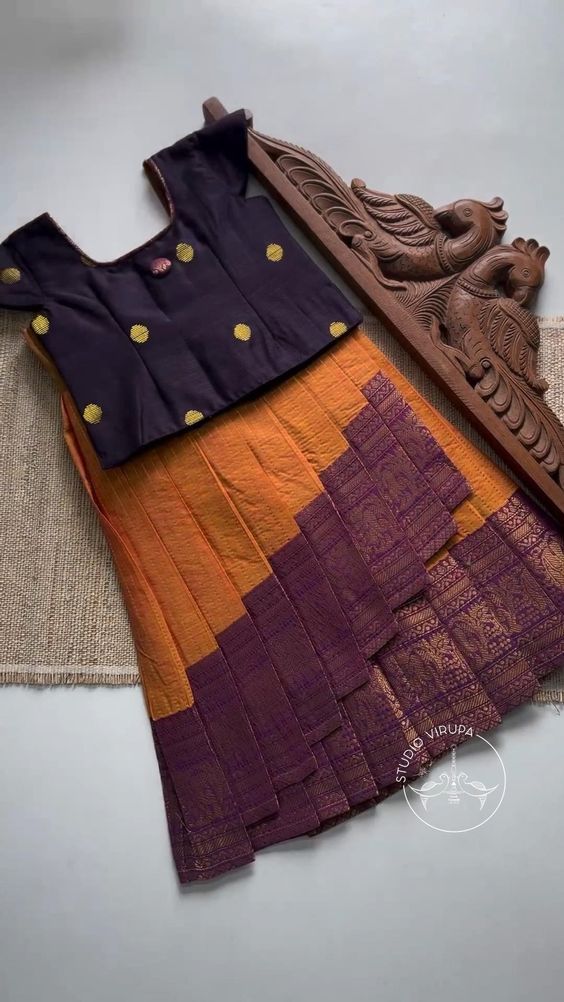 Traditional Dresses For Kids, Indian Traditional Dresses, Baby Dress Diy, Indian Ethnic Wear For Women, Kids Ethnic Wear, Kids Dress Collection, Kids Blouse Designs, Ethnic Wear For Women, Kids Blouse