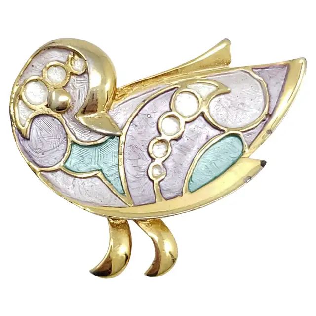 Fashion Brooches For Sale at 1stdibs - Page 5 Golden Bird, Antique Fashion, Bird Pins, Designer Fashion Jewelry, Elegant Accessories, Diy Home Crafts, Pin Brooch, Fashion Store, Brooch Pin