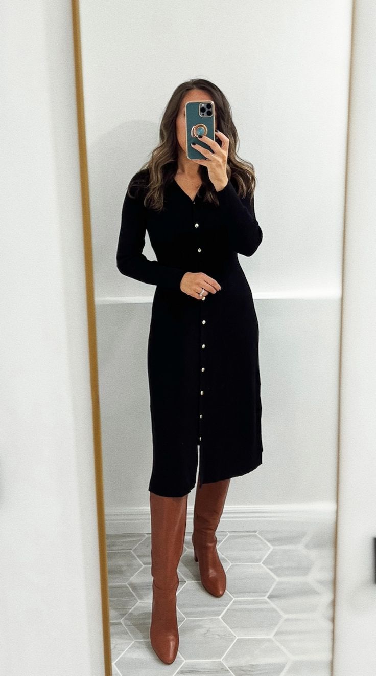 How To Style A Maxi Dress, Dress Work Outfit, Flare Sweater Dress, Meeting Outfit, Smart Casual Dress, Pretty Sweaters, Ribbed Maxi Dress, Maxi Outfits, Maxi Dress Outfit