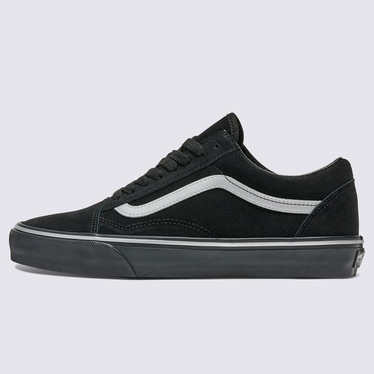 The Iconic Shoe that Brought our Sidestripe to Life: This is the Old SkoolThe Old Skool was our first footwear design to showcase the famous Vans Sidestripe—although back then, it was just a simple doodle drawn by founder Paul Van Doren. Since its debut in 1977, this low-top silhouette has established itself as an icon in the skate, music, and fashion scenes. From 90s street skaters and punks to current hip hop and fashion legends, the Old Skool has consistently been the go-to shoe for creatives who do things their own way. Metallic Sidestripes add an elevated twist. Iconic low-top, Sidestripe™ shoe Suede upper with metallic Sidestripe™ Lace-up closure Reinforced toe caps Supportive padded collars Signature rubber waffle outsoles Classic Old Skool™ | Vans Old Skool Shoes (Metallic Black) - Street Skater, Old Skool Vans, Footwear Design, Van Doren, Simple Doodles, Black 7, Vans Old Skool, Side Stripe, Old Skool