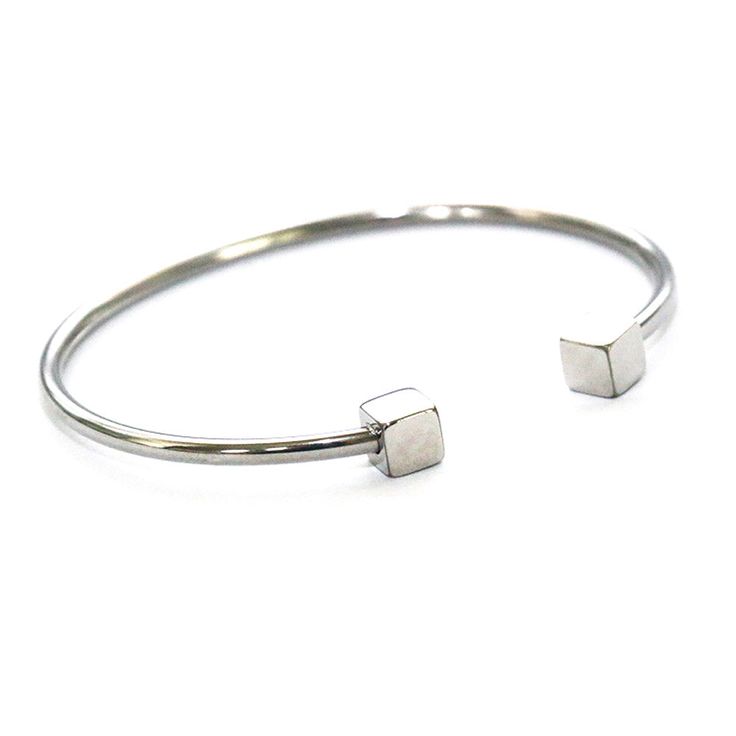 Gorgeous Rhodium plated steel bracelet with clean cubes at the handle. This bracelet compliments any wrist beautifully. The bracelet comes in two sizes but both are widely sizeable by pulling the string.Fit's up to a 7 inch wrist. Watch Companies, To My Mother, Steel Bracelet, Rhodium Plated, Silver Bracelet, Plating, Bracelet, Silver, Beauty