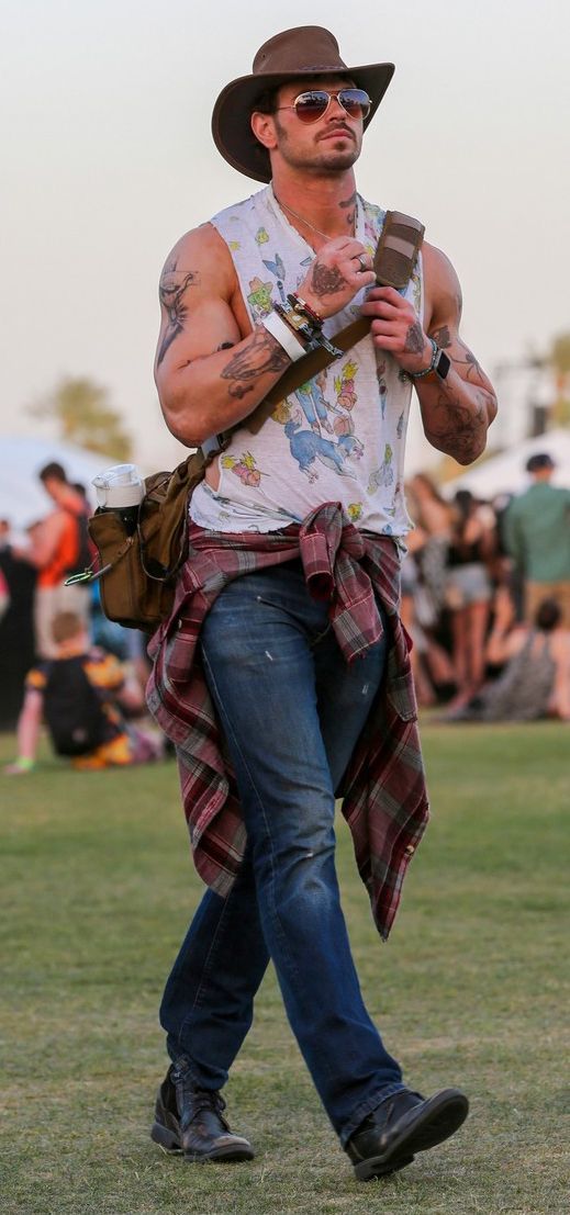 Cochella Outfits Men, Coachella Outfit Ideas Men, Coachella Men Outfit, Glastonbury Fashion, Coachella Outfit Men, Cochella Outfits, Coachella Fits, Coachella 2016, Coachella Looks