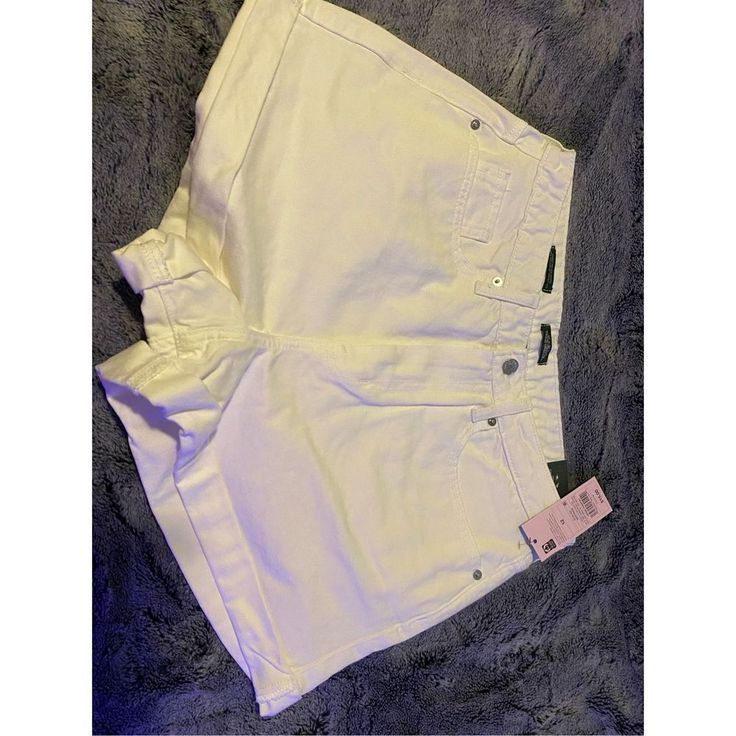 Wild Fable Shorts Size 12 Has Front Pockets Mom Shorts Highest Rise Measurements Flat Lay Waist 15 Inches Inseam 3 Inches Front Rise 13 Inches Back Rise 16 Inches Length 14 Inches 100 % Cotton # 224-227 White Stretch Shorts With Pockets, White High-waisted Shorts With Pockets, High Waist White Bottoms With Built-in Shorts, White High Waist Cotton Shorts, White Stretch Mid-rise Jean Shorts, Stretch Mid-rise White Jean Shorts, White Shorts With Pockets, White Mid-rise Jean Shorts With Built-in Shorts, White Jean Shorts With Pockets