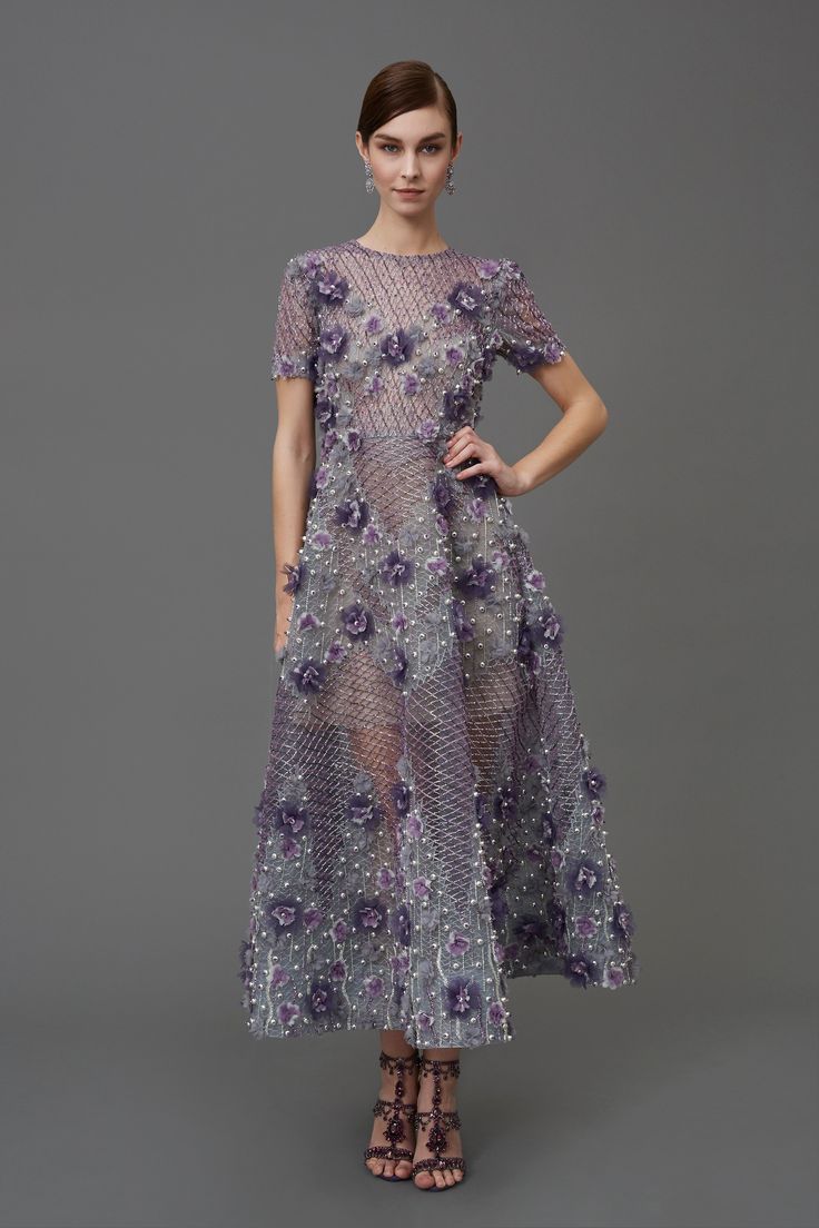 Marchesa Pre-Fall 2016 Fashion Show Marchesa Fashion, Marchesa Gowns, Georgina Chapman, Fall Fashion 2016, Gorgeous Gowns, Marchesa, Purple Fashion, 2016 Fashion, Fall 2016