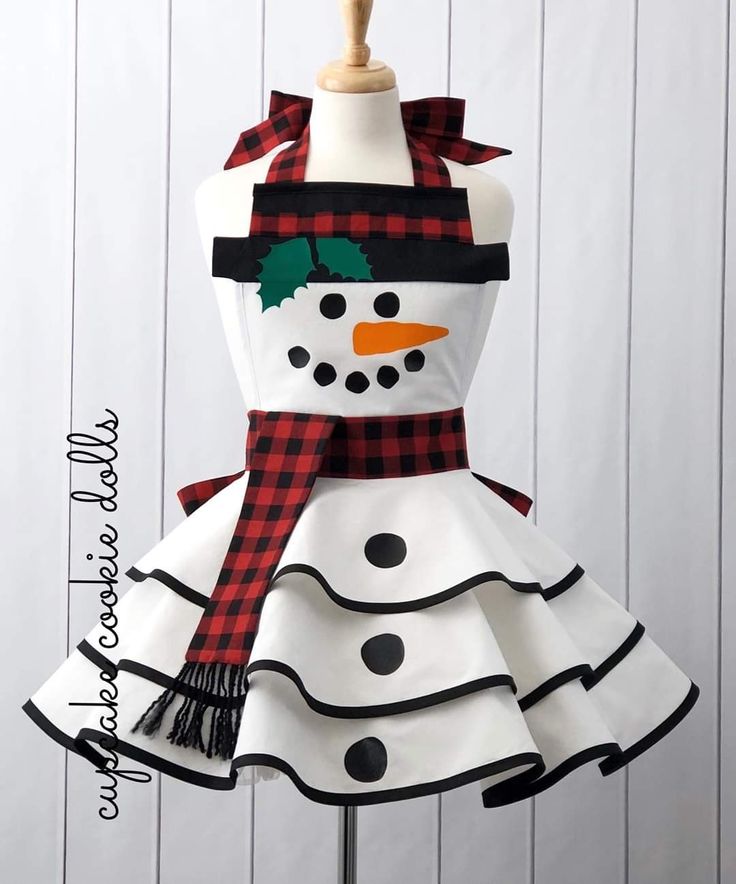 a dress made to look like a snowman