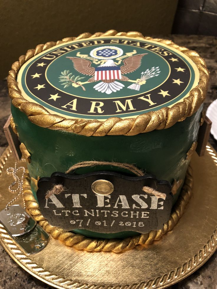 a cake with the seal of the united states army on it's side and gold trimmings