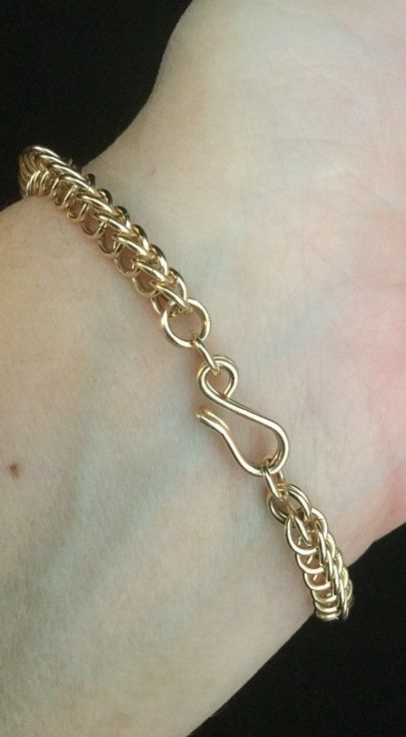 Gold Chainmail, Chainmaille Jewelry Patterns, Jump Ring Jewelry, Chainmail Bracelet, Wire Wrap Jewelry Designs, Chainmail Jewelry, Chunky Gold Chain, Gold Chain Bracelet, Chainmaille Bracelet