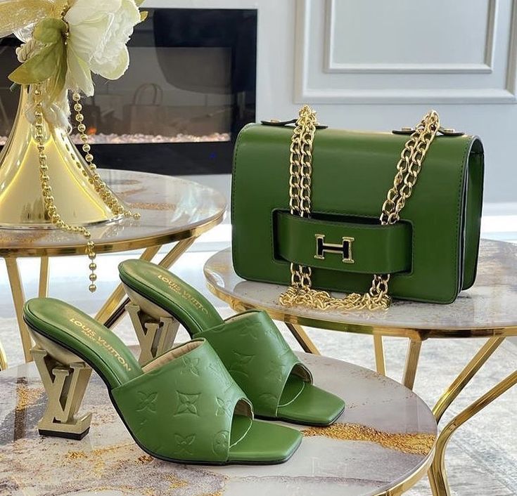 Lv Print, Timberland Heels, Sac Louis Vuitton, Luxury Shoes Women, Cute Shoes Heels, Shoes Heels Classy, Shoes Outfit Fashion, Chic Heels, Pumps Heels Stilettos