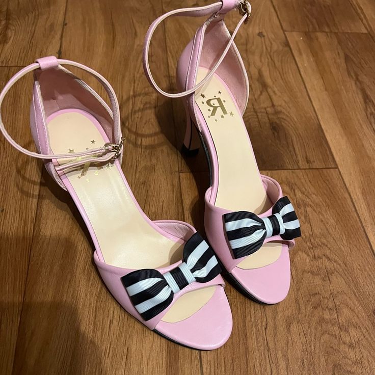 Brand New Ladies Pink Shoes With White And Back Striped Bow. Straps On Side Are Adjustable. Heel Is Approximately 1 Inch High. Shipping Same Day Or Next Business Day. Pink Sandals With Block Heel And Medium Width, Pink Sandals With Block Heel, Pink Block Heel Sandals With Medium Width, Pink Sandals With Medium Width And Block Heel, Pink Low Heel Shoes With Heel Strap, Pink Heels With Heel Strap And Low Heel, Pink Block Heel Shoes With Medium Width, Pink Block Heel With Medium Width, Pink Block Heel Heels Medium Width