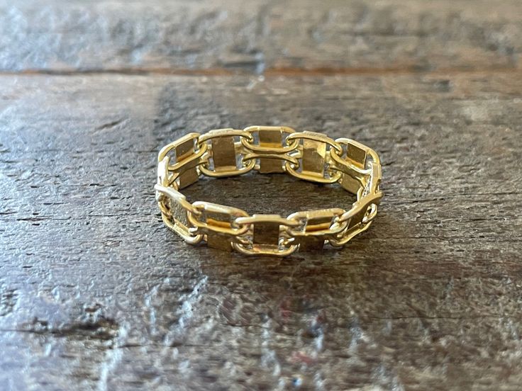 Vintage 14K Yellow Gold Chain Ring Sz 6 Very pretty and delicate ring.  Marked: SK 14K Turkey Approx. Dimensions: Ring size 6, 5.0mm W Yellow Gold Oval Link Rings Tarnish Resistant, Gold Oval Stackable Midi Rings, 14k Gold Oval Midi Rings, Oval 14k Gold Midi Rings, Dainty Gold Oval Stackable Rings, 14k Yellow Gold Chain Link Ring, 14k Gold Chain Ring Fine Jewelry, Yellow Gold Oval Link Chain Ring As A Gift, Dainty Yellow Gold Midi Rings Stamped 14k