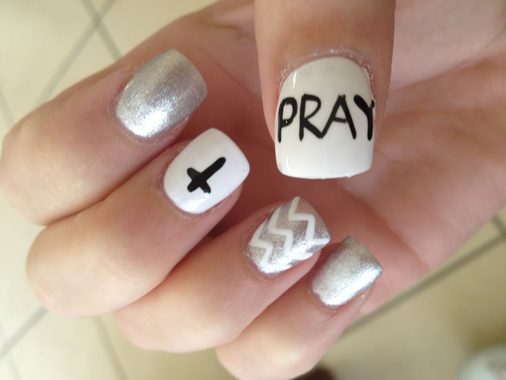 My nails :) #Pray Christian Nails, Cross Nail Designs, Cowboy Nails, Cute Nail Colors, Cross Nails, Country Nails, Fingernail Designs, Fancy Nails Designs, Matte Nails Design