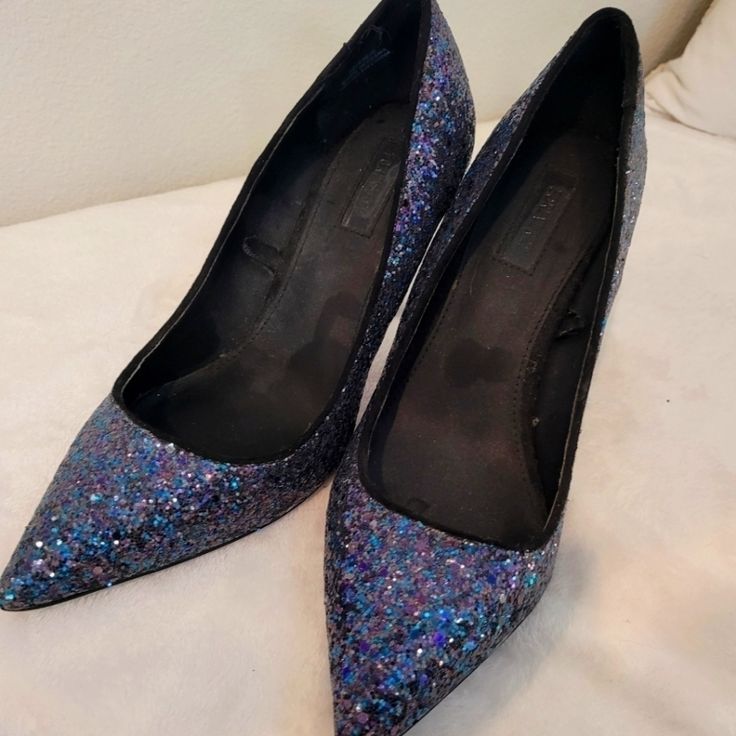 So Pretty! Never Worn Forever 21 Pointed Toe Heels For Night Out, Trendy Glitter Heels For Night Out, Forever 21 Pointed Toe Evening Heels, Forever 21 Pointed Toe Heels For Evening, Trendy Forever 21 Heels For Party, Glitter Shoes Heels, Shoes Glitter, Glitter Heels, Forever 21 Shoes