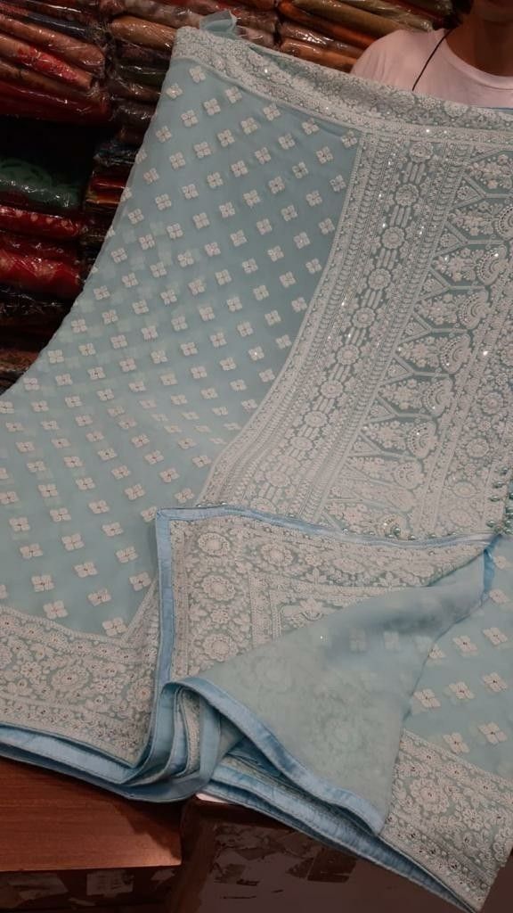 Georgette Chikankari Saree, Banaras Georgette Saree Blouse Designs, Chickenkari Blouse Designs, Chikankari Saree Blouse Design, Georgette Sarees Blouse Designs, Chicken Kari Saree, Chikankari Saree Georgette, Lakhnavi Saree, Georgette Saree Blouse Designs