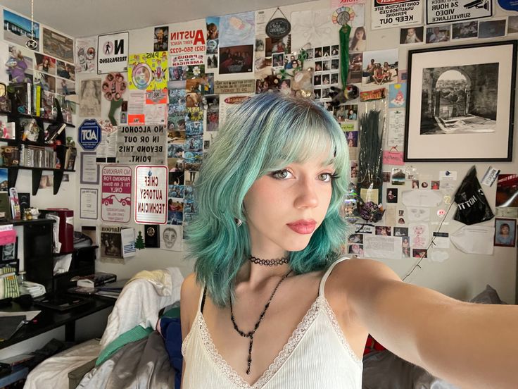 Blue Hair Faded, Blue Hair Face Claim, Blue Grunge Hair, Blue Hair Faded Process, Faded Blue Hair, Blue Alt Hair, Colored Hair, Blue Hair, Hair Wrap