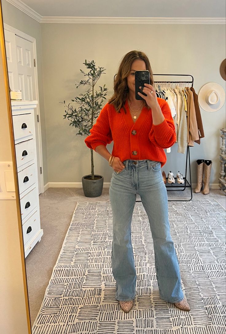 Styling flare jeans for fall 2022 is so easy with this cute sweater in so many colors! Outfits With Flare Jeans And Boots, Flare Jeans Converse Outfit, Women’s Flare Jeans Outfit, High Waisted Flared Jeans Outfit, Flare Jeans And Sweater Outfit, Flare Jeans Fall Outfit, Bootcut Jeans Outfit Fall, Fall Flare Jeans Outfit, Light Wash Flare Jeans Outfit