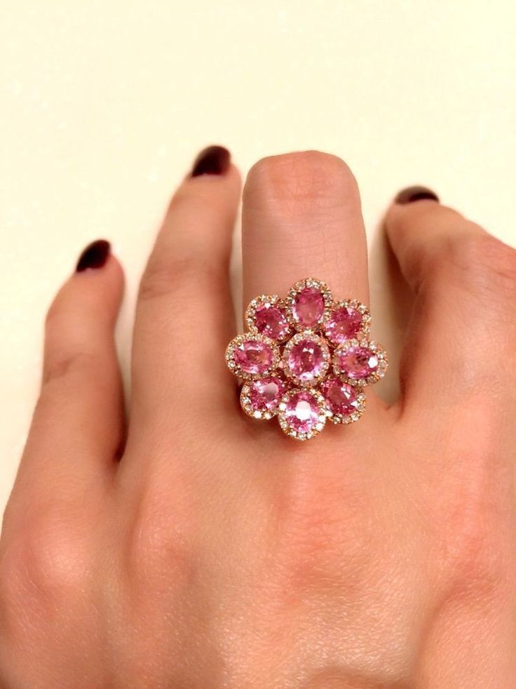 Pink Sapphire Wedding Band, Diamond Flower Ring, Sapphire Wedding Band, Jewellery Diamond, Gold Rings Jewelry, Gold Rings Fashion, Sapphire Wedding, Rose Jewelry, Classy Jewelry