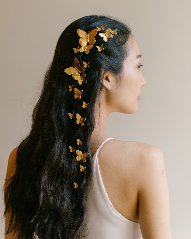 Instagram Symbols, Luxury Hair Accessories, Jennifer Behr, Peinados Fáciles Para Cabello Corto, Bobby Pin, Butterfly Hair, Luxury Hair, Gold Hair, Aesthetic Hair