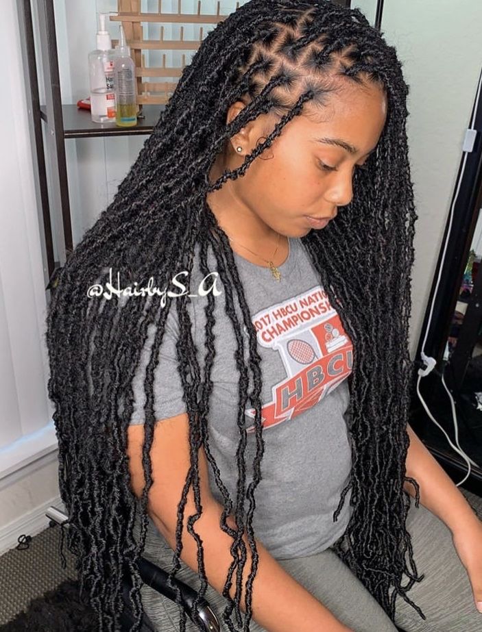 Price, different mixtures of hair used, installation methods and maintenance tips, we cover everything you should know about bohemian distressed locs. Twisted Hair, Marley Hair, Faux Locs Hairstyles, Girls Hairstyles Braids, Girls Braids, Penteado Cabelo Curto, Locs Hairstyles, Baddie Hairstyles, Box Braids Hairstyles