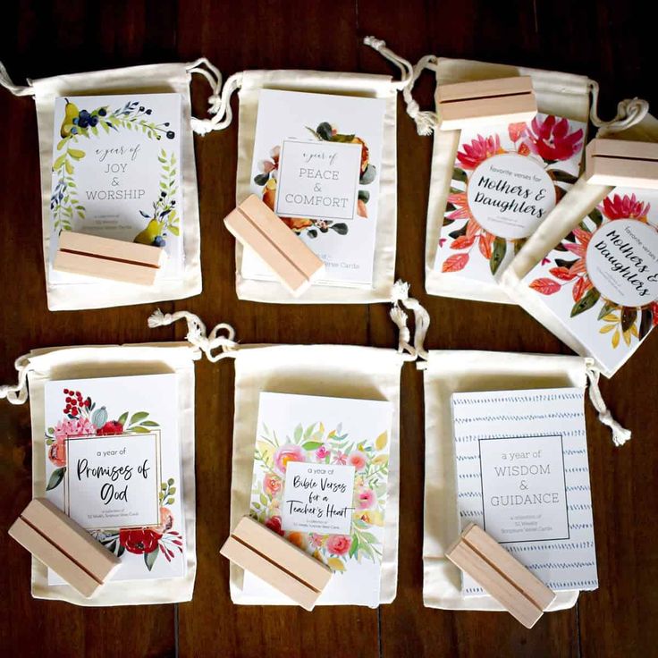 six small cards are tied together with twine and string to display them on the table