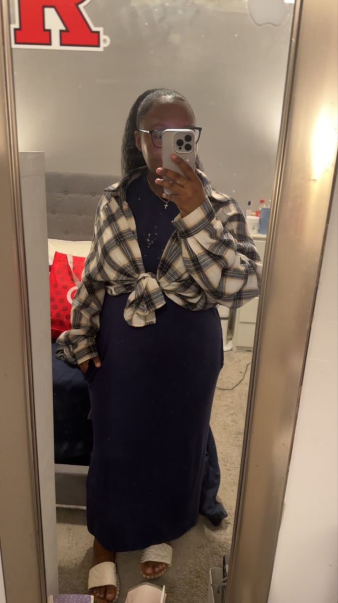 Long Flannel Dress Outfit, Modest Outfits Plus Size, Plus Size Church Outfits, Flannel Dress Outfit, Skirt And Sweatshirt Outfit, Modest Fall Outfits, Modest Girly Outfits, Inspo Fits, Elegant Wear