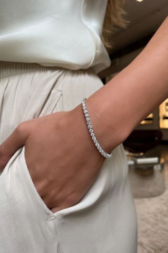 Bracelet Tennis, Classic Bracelets, Diamond Tennis Bracelet, Classy Jewelry, Gold Bracelet For Women, Gold Bracelets, Jewelry Lookbook, Tennis Bracelet Diamond, Best Diamond