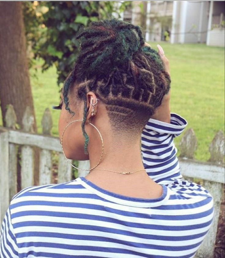 Undercut With Dreads Women, Locs With Shaved Back, Undercut With Locs, Locs Undercut, Locs With Undercut Women, Dreads With Undercut, Undercut Natural Hair, Low Cut Hairstyles, Dream Hairstyles