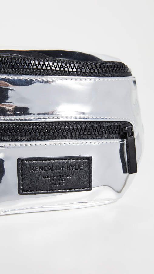 KENDALL   KYLIE Van Belt Bag #KYLIE#KENDALL#Van Kylie X Kendall, Jenner Sisters, Workout Style, Kendall Kylie, Kendall + Kylie, Adjustable Belt, China Fashion, Bose Soundlink Mini, Waist Bag