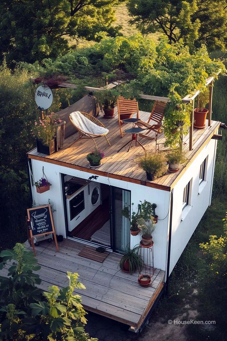 a small house built into the side of a hill with plants growing on it's roof