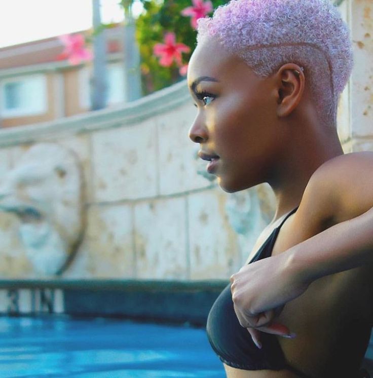 Bald Baddie, Female Haircuts, Twa Hair, Short Bleached Hair, Women With Short Hair, Short Dyed Hair, Short Hair Designs, Brush Cut, Shaved Hair Designs