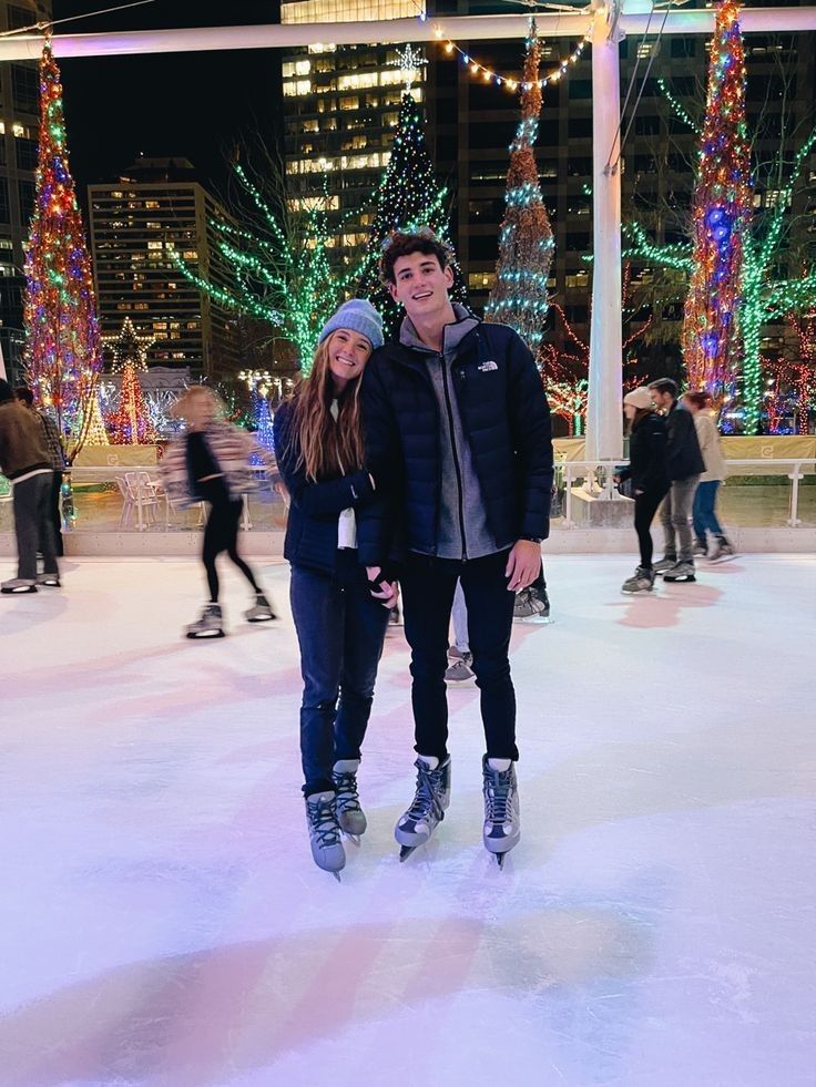 Cute Date Ideas For Christmas, Couple Christmas Ideas To Do, Boyfriend Winter Aesthetic, Christmas With Bf Aesthetic, Boyfriend Christmas Pictures, Cute Couple Holiday Pictures, Cute Winter Couples, Couple Picture Ideas Christmas, Christmas Lights With Boyfriend