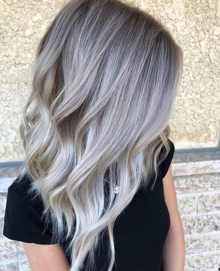 Ash Tone Hair, Purple Blonde Hair, Blonde Hair Colour Shades, Grey Blonde Hair, Ash Blonde Hair Colour, Silver Blonde Hair, Gorgeous Hair Color, Bob Haircut For Fine Hair, Ash Blonde Hair