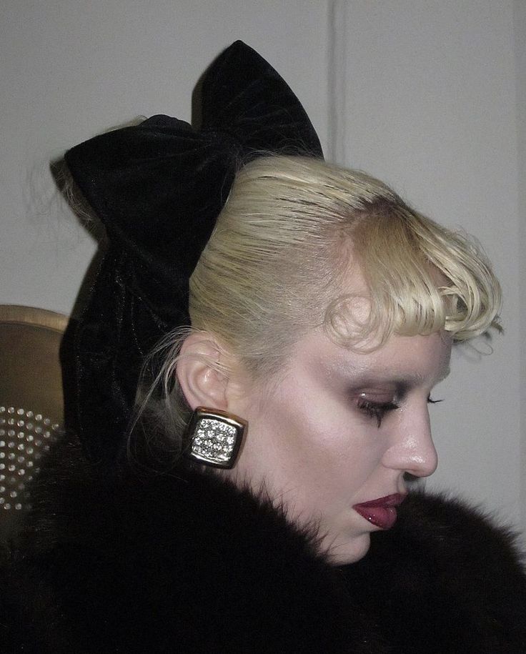 December 23, October 4, Jairzinho, 60s Fashion, Aesthetic Hair, Makeup Inspo, Vivienne Westwood, Fashion Makeup, Hair Looks