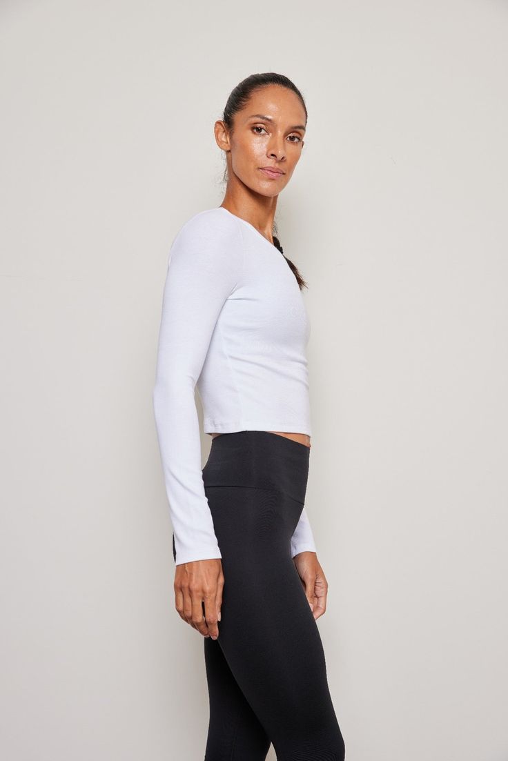 WHT Fall Athleisure Activewear With Minimal Stretch, Minimal Stretch Athleisure Activewear For Fall, Functional White Everyday Activewear, Sporty Moisture-wicking Tops For Fall, Sporty Stretch Tops For Everyday, Sporty Tops For Fall Everyday Wear, Sporty Go-dry Tops For Fall, Sporty Quick-dry Tops For Fall, Basic Everyday Tops With Medium Support