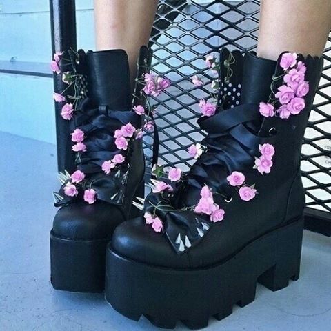 Pastel Goth Aesthetic, Hak Tinggi, Pastel Punk, Goth Kawaii, Pastel Goth Outfits, Goth Shoes, Pastel Goth Fashion, Kawaii Shoes, Goth Aesthetic